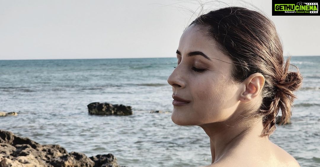Shehnaaz Kaur Gill Instagram - 🦋🌊