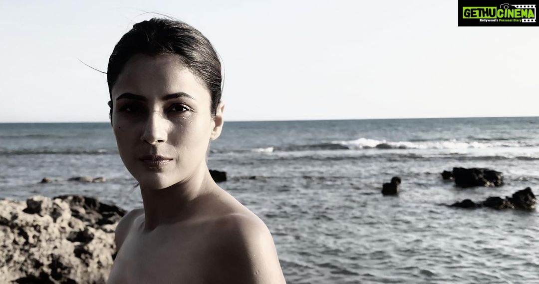 Shehnaaz Kaur Gill Instagram - 🦋🌊