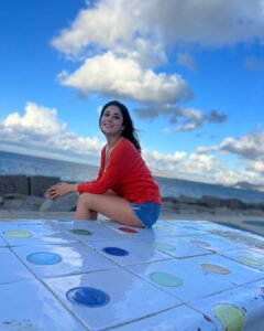 Shehnaaz Kaur Gill Instagram - By discovering nature, you discover yourself🌊