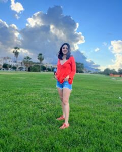 Shehnaaz Kaur Gill Instagram - By discovering nature, you discover yourself🌊