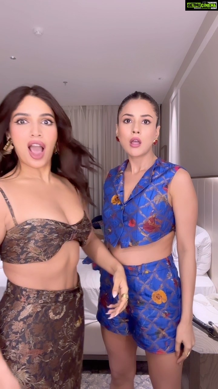 Shehnaaz Kaur Gill Instagram - Haaaaaanjiiiii? Mazaa Aaya ;) Jisne nahi dekha please jaake gaana dekh lo #ThankYouForComing6thOct #BhumiPednekar #shehnaazgill