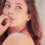 Shehnaaz Kaur Gill Instagram - 🥰