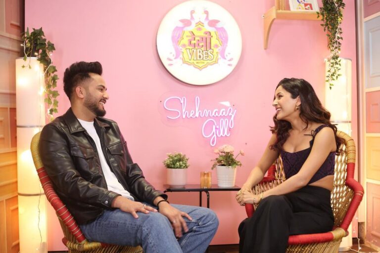 Shehnaaz Kaur Gill Instagram - In today’s another episode shot we had the current sensation @elvish_yadav gracing our show for promoting his upcoming song on @playdmfofficial is an absolute bundle of energy. Episodes dropping very soon on my YouTube channel. #DesiVibesWithShehnaazGill #elvishyadav #elvisharmy #shehnaazgill