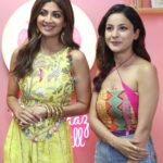 Shehnaaz Kaur Gill Instagram - Had the immense pleasure of having fitness queen and a wonderful human @theshilpashetty on my show! Watch out for this one on #DesiVibesWithShehnaazGill soon Top: @rafu.d @ascend.rohank Jewellery : @ananaofficial @goldsmiths_jewellery @papillonpublicrelations 📸 - @umedjadeja
