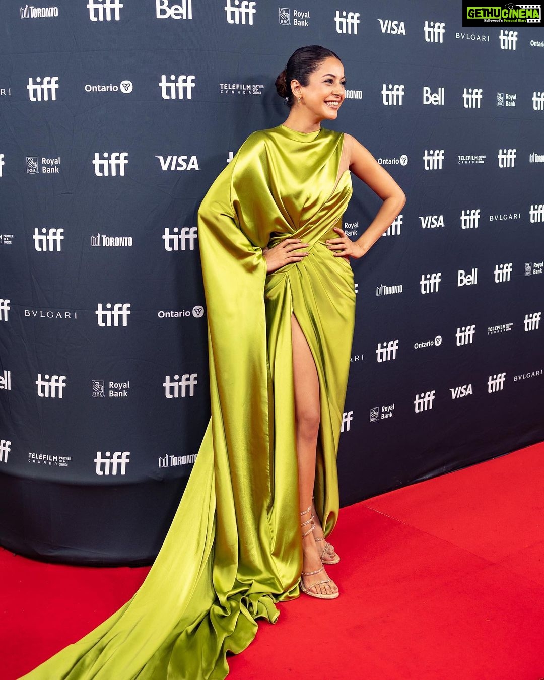 Shehnaaz Kaur Gill Instagram - Toronto Fashion diaries with @shehnaazgill for @tiff_net #ThankYouForComing š« Styled by @manishamelwani @devanshi.15 @abhilashatd Wearing @tallermarmo @nicolasjebranworld @swarovski @renecaovilla Custom @itrhofficial @nicolasjebranworld Hair and makeup : @shirleywuofficial @beautyconceptofficial Film produced by @akfcnetwork @balajimotionpictures TIFF Production: @Mediaworkss TIFF BTS: Photography & Video: @amritaroraphotography Styling Team - @sim.ran_awayy @junni.khyriem @iambidipto_ @gypsy.girl.world @kasliwalriddhi @bhavnaaaaa.r @swityshinde @juhi.melwani @shubhangi.upadhyay2 #shehnaazgill #tiff
