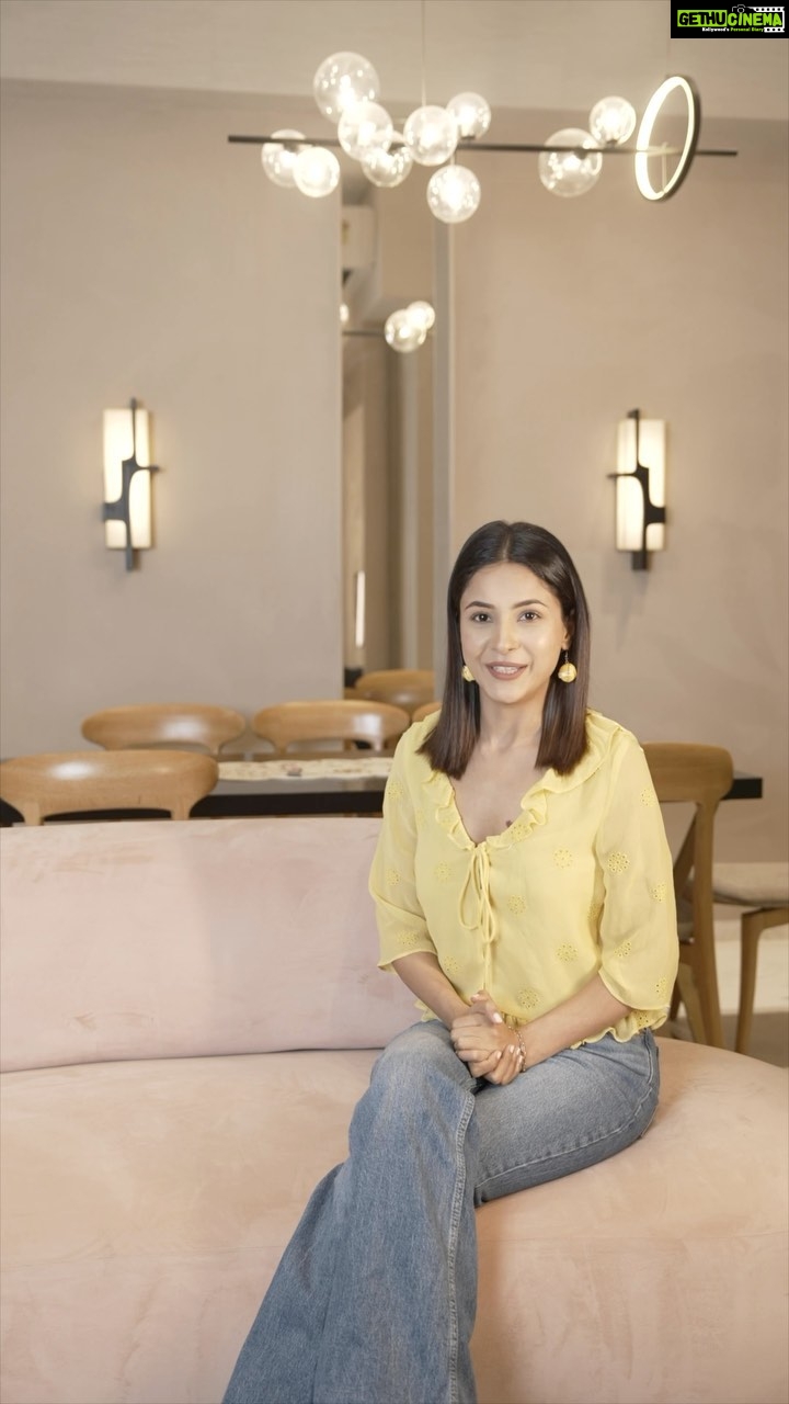 Shehnaaz Kaur Gill Instagram - Follow my WhatsApp Channel! Opening one more world to you! Are you following me yet? #LetsGetChanneling @whatsapp