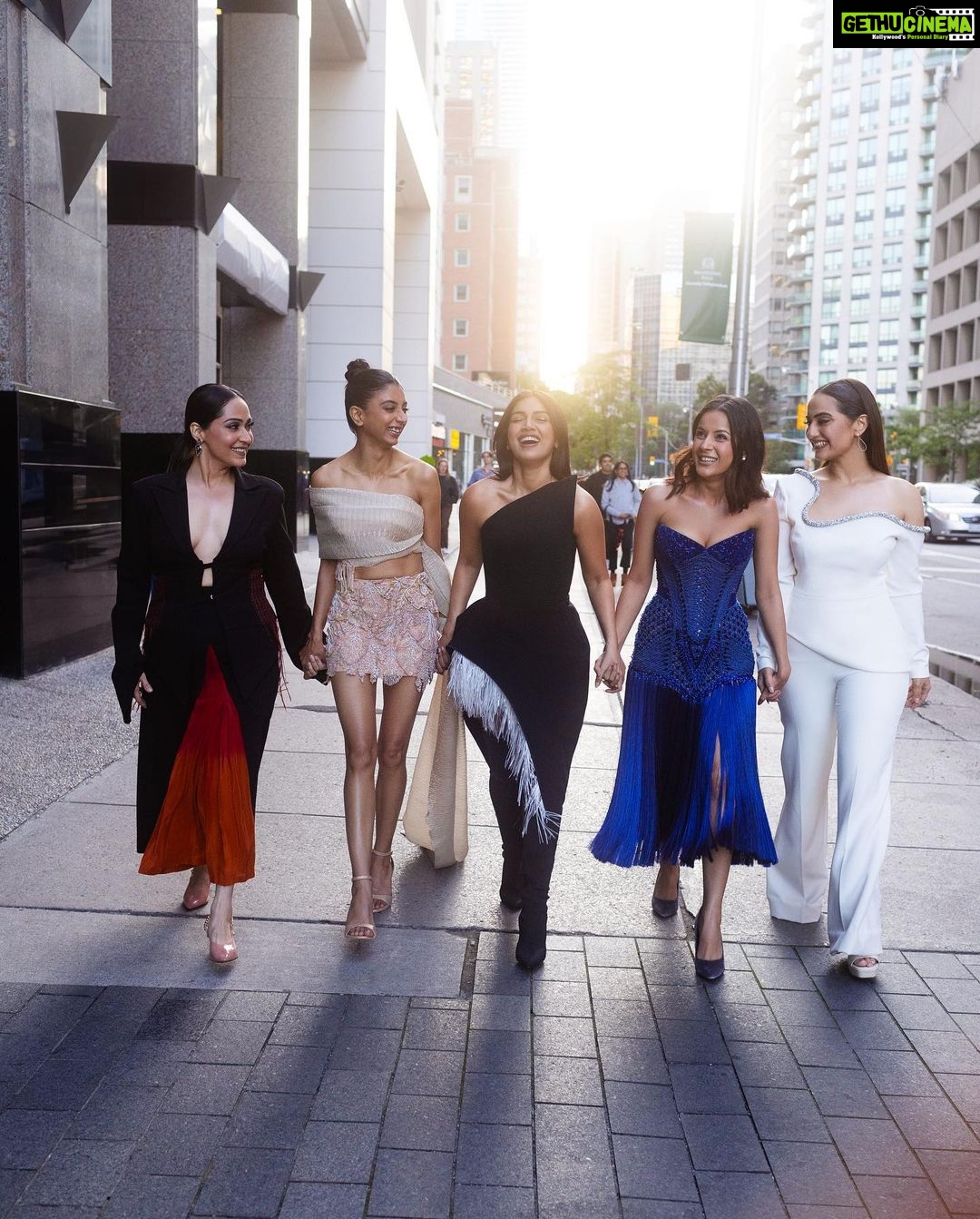 Shehnaaz Kaur Gill Instagram - TOUCHDOWN @tiff_net ! The Thank You For Coming Squad has arrived! #thankyouforcomingattiff #tyfcattiff TIFF Production: @Mediaworkss TIFF BTS: Photography & Video: @amritaroraphotography Styled by - @manishamelwani @devanshi.15 @abhilashatd Styling Team - @sim.ran_awayy @junni.khyriem @iambidipto_ @gypsy.girl.world @bhavnaaaaa.r @kasliwalriddhi @swityshinde @juhi.melwani @shubhangi.upadhyay2 *Bhumi* Outfit - @toni_maticevski Hair : @connorlangehair *Dolly* Outfit - @abhisheksharmastudio Jewellery - @vishvafinejewelry Heels - @monrowshoes Hair & Makeup: @shirleywuofficial *Kusha* Outfit - @safiyaa_official Jewellery - @vishvafinejewelry Hair & Makeup: @shirleywuofficial *Shibani* Outfit - @roologyofficial Jewellery - @vishvafinejewelry Heels- @aands_official @ascend.rohank Hair & Makeup: @shirleywuofficial *Shehnaaz* Outfit - @nicolasjebranworld @mohiebdahabieh Jewellery - @vishvafinejewelry Heels- @londonrag_in Hair & Makeup: @shirleywuofficial