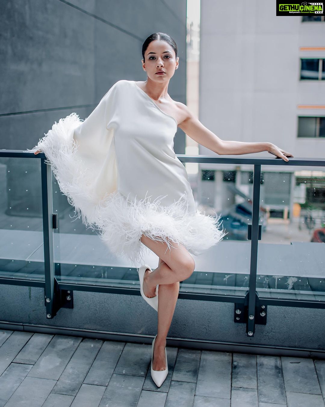 Shehnaaz Kaur Gill Instagram - Toronto Fashion diaries with @shehnaazgill for @tiff_net #ThankYouForComing š« Styled by @manishamelwani @devanshi.15 @abhilashatd Wearing @tallermarmo @nicolasjebranworld @swarovski @renecaovilla Custom @itrhofficial @nicolasjebranworld Hair and makeup : @shirleywuofficial @beautyconceptofficial Film produced by @akfcnetwork @balajimotionpictures TIFF Production: @Mediaworkss TIFF BTS: Photography & Video: @amritaroraphotography Styling Team - @sim.ran_awayy @junni.khyriem @iambidipto_ @gypsy.girl.world @kasliwalriddhi @bhavnaaaaa.r @swityshinde @juhi.melwani @shubhangi.upadhyay2 #shehnaazgill #tiff