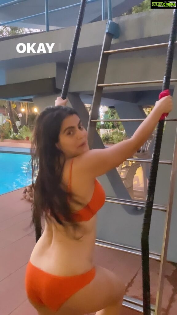 Shenaz Treasurywala Instagram - They say do one thing everyday that scares you. Umm 🤔😅 Any tips on pool diving from high up here? Just another Sunday in Mumbai! Yes#selfhelpsunday #poolday #pooldiving Mumbai, Maharashtra