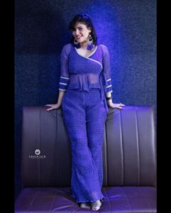 Sherin Instagram - Let’s disco 🕺 Designer- @labelswarupa Make up - @jiyamakeupartistry Hair - @purpleplusnagu Photographer - @crackjackphotography #sherin #cookuwithcomali #cookwithcomali #vijaytelevision #love #purple