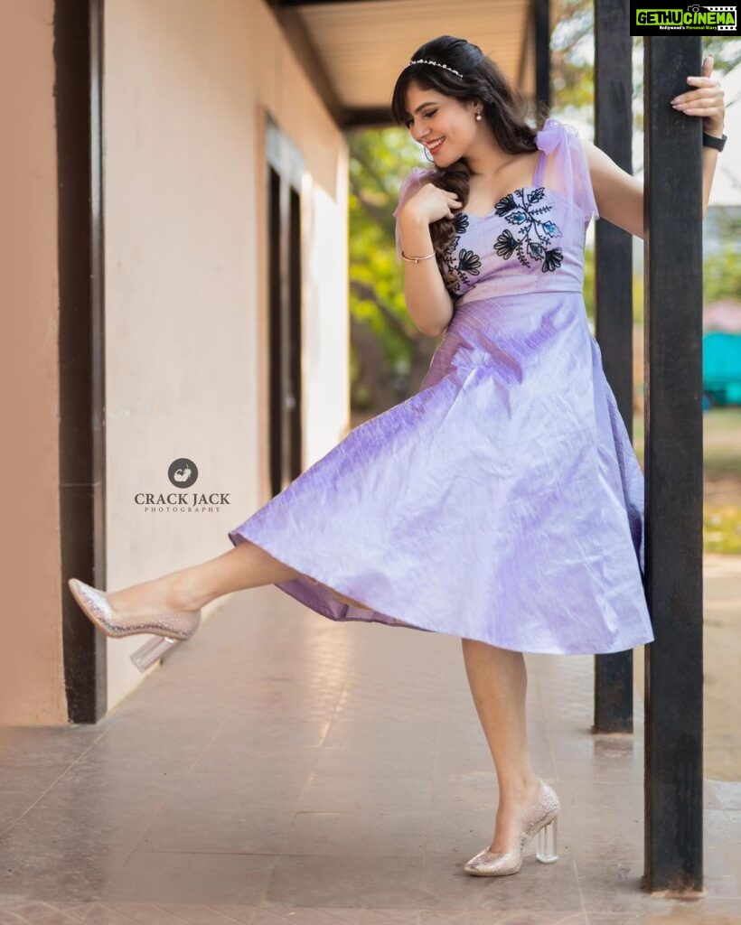 Sherin Instagram - That Prince Charming is a keeper! He looked for Cinderella everywhere and reunited her with her one true love, her shoes! Costume - @labelswarupa Makeup - @jiyamakeupartistry Hair - @purpleplusnagu Photographer- @crackjackphotography #sherin #cookwithcomali #cwc #cookuwithcomali #fashion #love #vijaytelevision