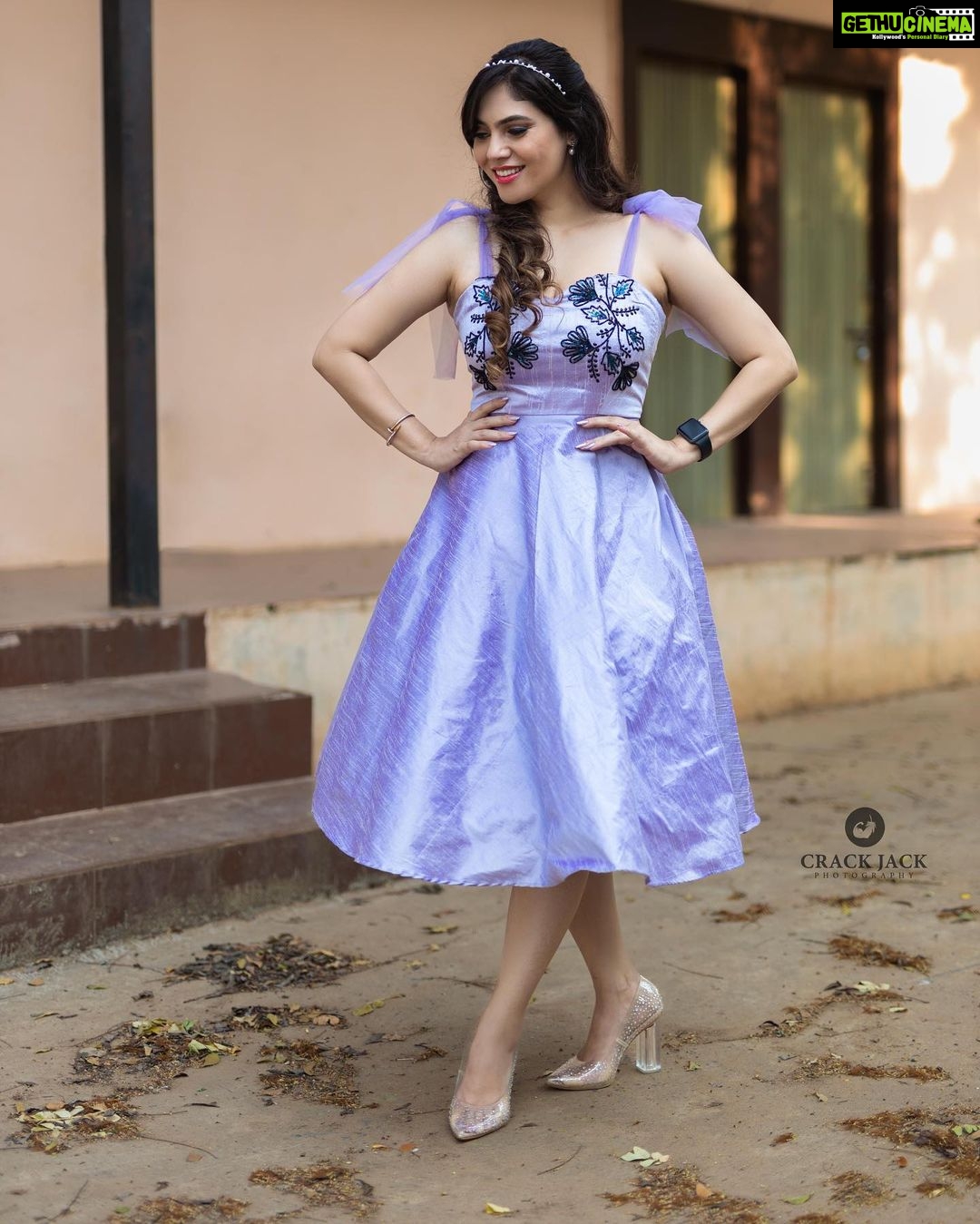 Sherin Instagram - That Prince Charming is a keeper! He looked for Cinderella everywhere and reunited her with her one true love, her shoes! Costume - @labelswarupa Makeup - @jiyamakeupartistry Hair - @purpleplusnagu Photographer- @crackjackphotography #sherin #cookwithcomali #cwc #cookuwithcomali #fashion #love #vijaytelevision