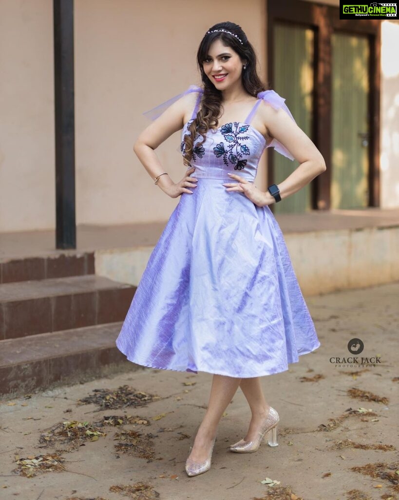 Sherin Instagram - That Prince Charming is a keeper! He looked for Cinderella everywhere and reunited her with her one true love, her shoes! Costume - @labelswarupa Makeup - @jiyamakeupartistry Hair - @purpleplusnagu Photographer- @crackjackphotography #sherin #cookwithcomali #cwc #cookuwithcomali #fashion #love #vijaytelevision