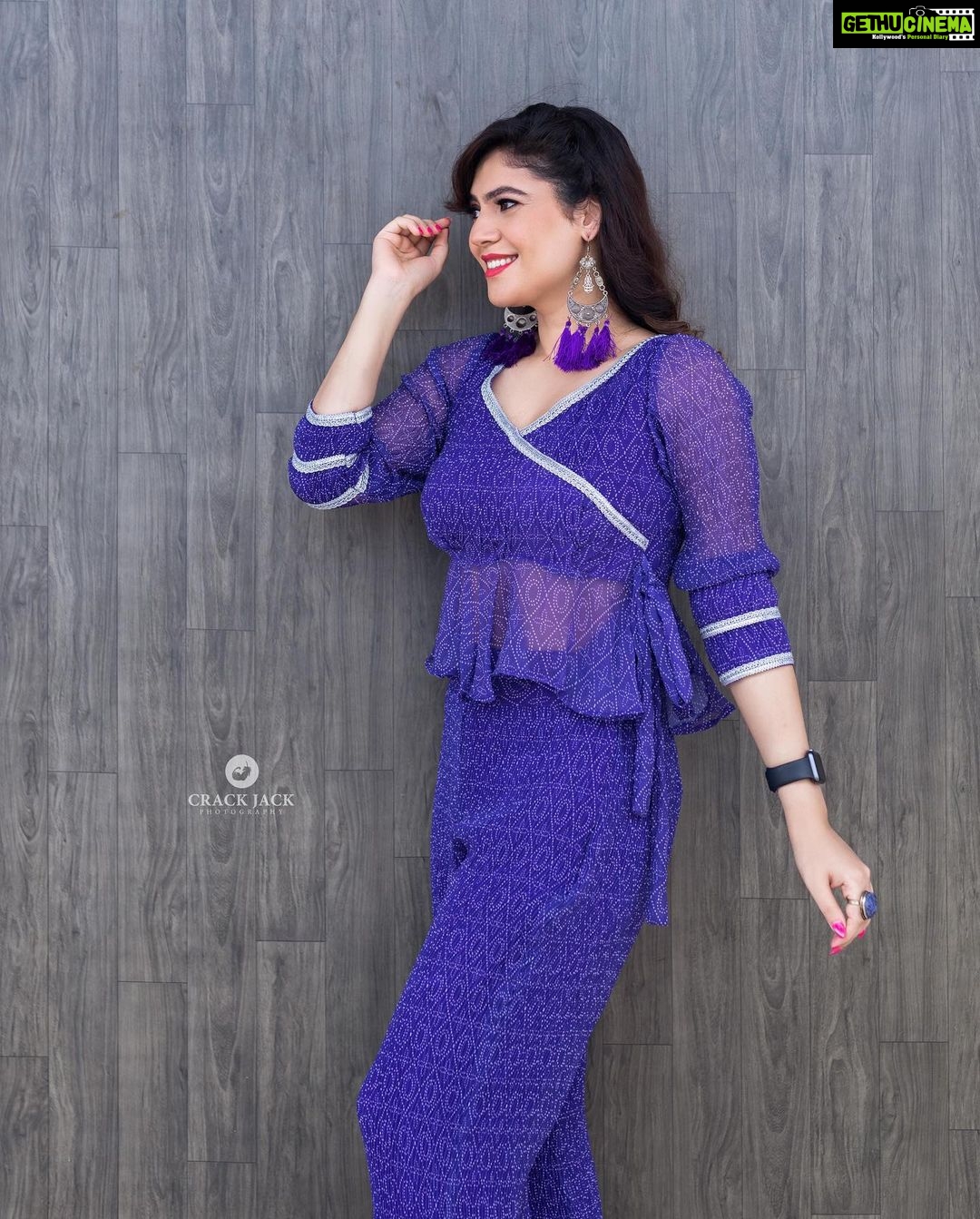 Sherin Instagram - *insert motivational quote here* π€π€π€π€ Costume - @labelswarupa Makeup and hair - @jiyamakeupartistry Photographer- @crackjackphotography #sherin #fashion #cookwithcomali #cookuwithcomali #food #vijaytv