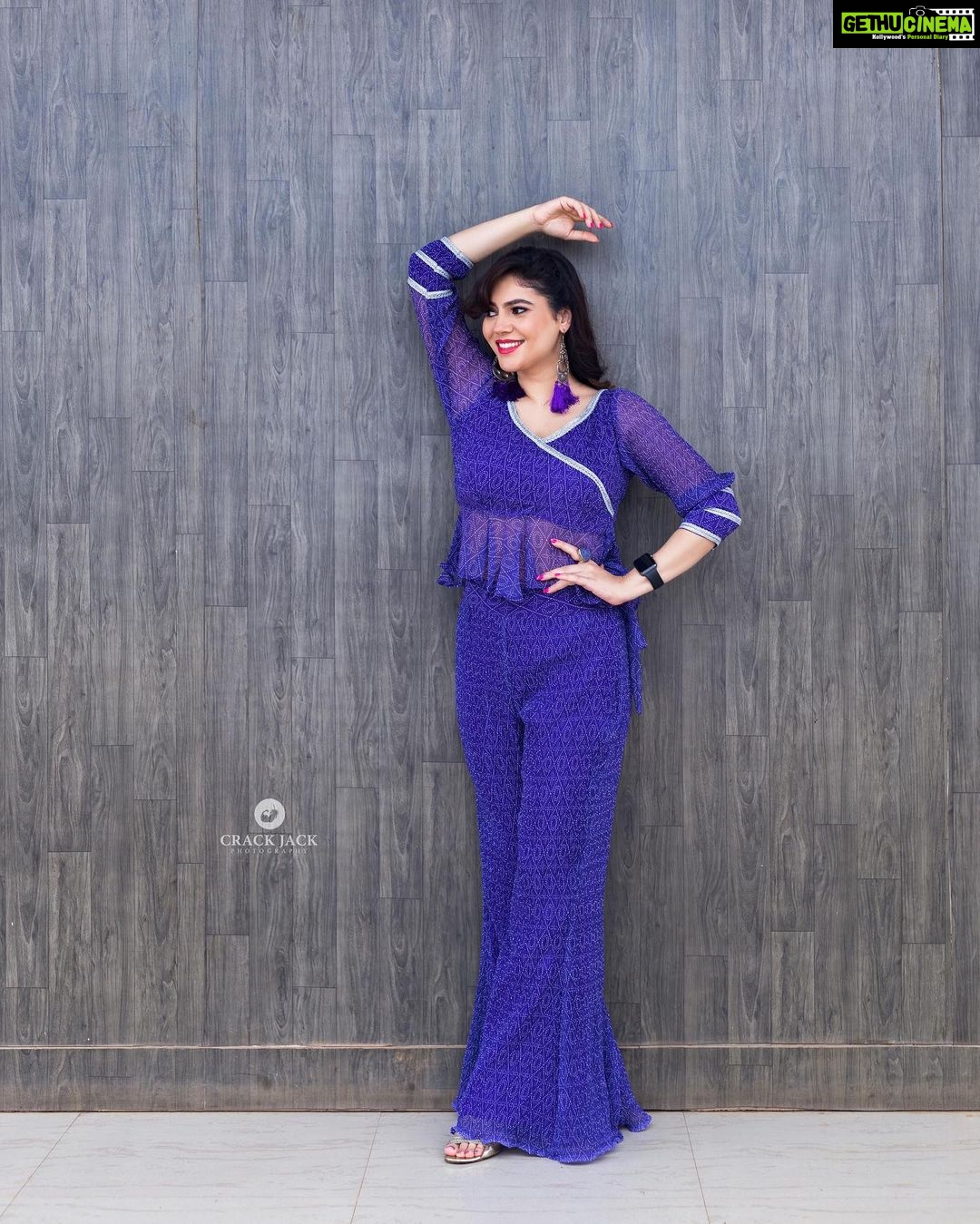 Sherin Instagram - *insert motivational quote here* π€π€π€π€ Costume - @labelswarupa Makeup and hair - @jiyamakeupartistry Photographer- @crackjackphotography #sherin #fashion #cookwithcomali #cookuwithcomali #food #vijaytv