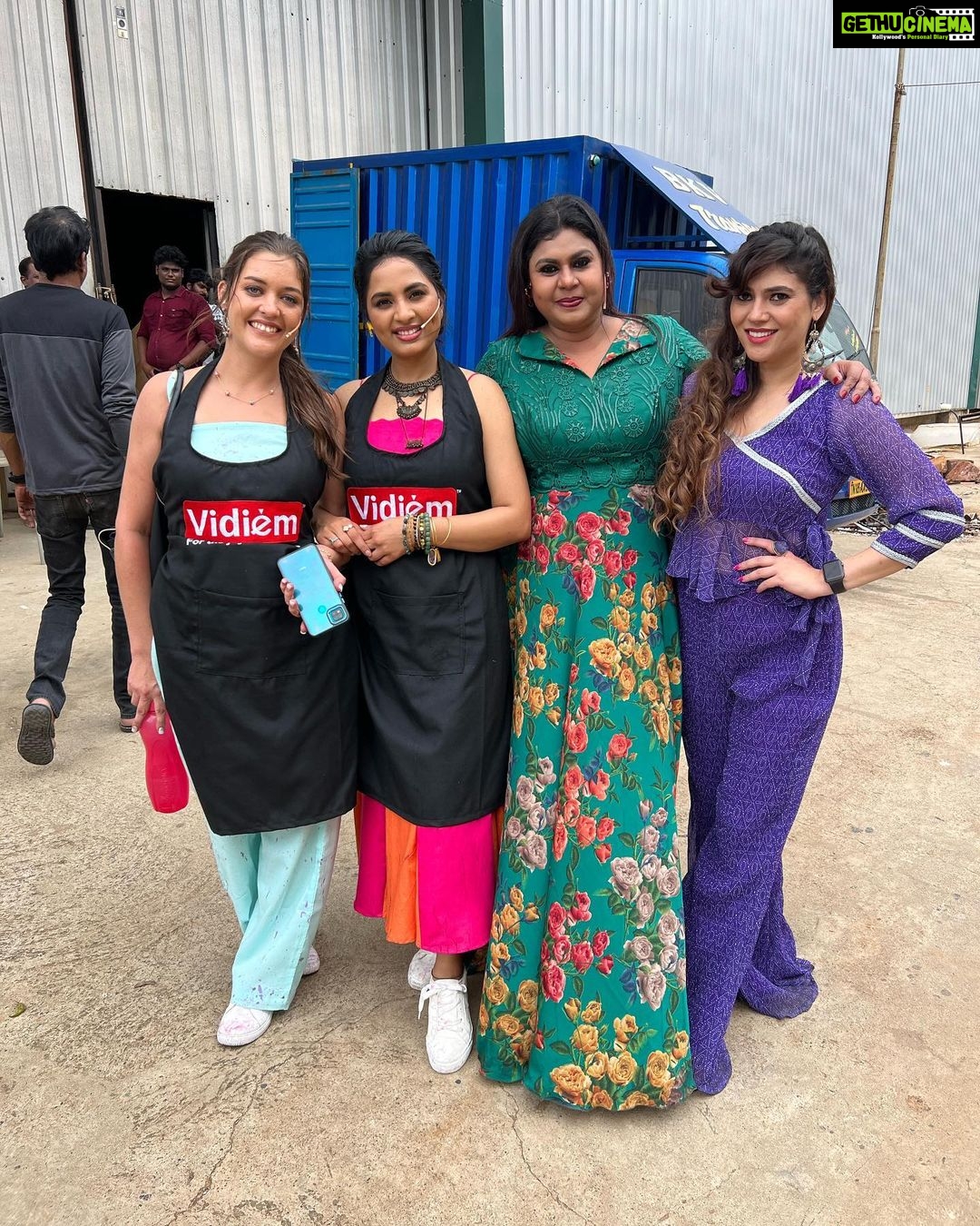 Sherin Instagram - Pudina is the new roses 😛 #sherin #cwc #cookwithcomali #cookuwithcomali #vijaytv