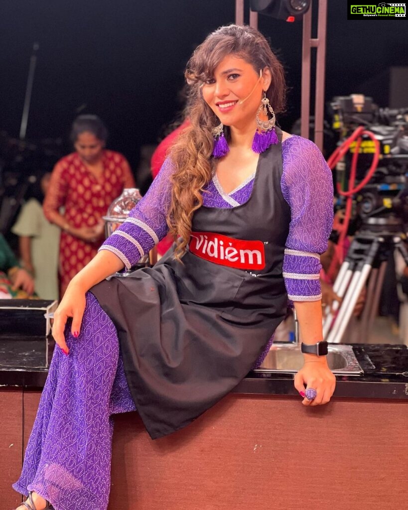 Sherin Instagram - Pudina is the new roses 😛 #sherin #cwc #cookwithcomali #cookuwithcomali #vijaytv