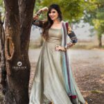 Sherin Instagram - Hello lovelies, how’s the weekend coming along? Make up and hair @kaviyaartistry_off Costumes @labelswarupa Photographer @crackjackphotography #cwc #cookuwithcomali #cookwithcomali #vijaytv #sherin #love #fashion