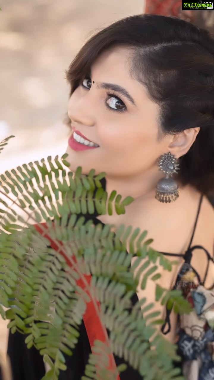 Sherin Instagram - Don’t forget to watch #cookuwithcomali tonight! Designer - @labelswarupa Makeup and hair - @kaviyaartistry_off Photographer - @crackjackphotography Jewellery - @original_narayanapearls #cwc #cookuwithcomali #cookwithcomali #cooking #fashion #sherin #vijaytv