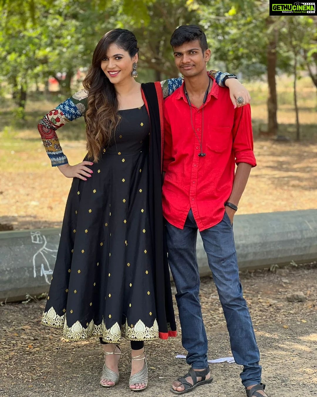Sherin Instagram - ❤️You're fun to be around. you're smart, you're funny. You're very❤️cute mam👰🏻♀you're different mam you🥰have the❣️best laugh🙂@sherinshringar mam @sherinshringar_fangirl #cwc4 #cookwithcomali4 #shooting #sherin #🖤❤️ #vijaytv #evpfilmcity #chennai EVP Film City