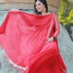 Sherin Instagram – Don’t forget to tune into #cookwithcomali season 4 today! 
Videographer- @crackjackphotography 
Designer – @labelswarupa 
Makeup and hair – @kaviyaartistry_off 
Earrings – @original_narayanapearls 
#cookuwithcomali #cwc #tamil #cooking #red #salwarsuits Chennai, India