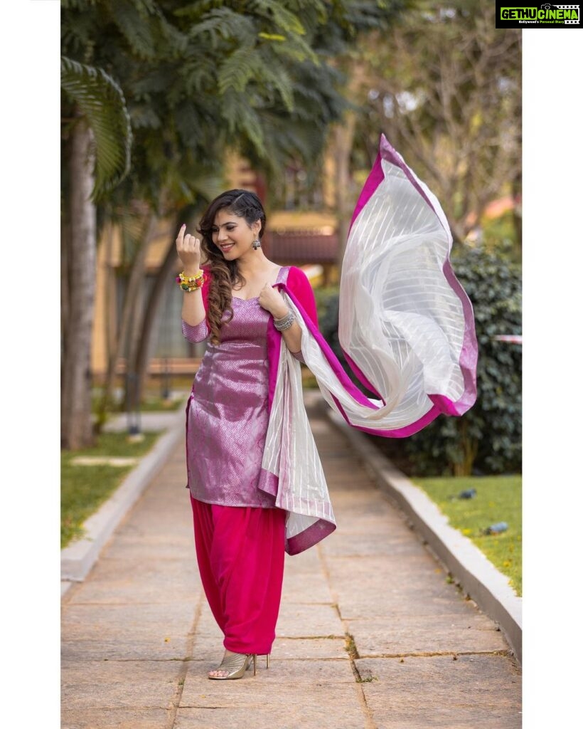 Sherin Instagram - 💖💖💖 Costumes - @labelswarupa Makeup - @rakmakeupartistry Hair - @purpleplusnagu Photographer- @sat_narain Team: @talesbyashif @shotsbyuv @the.portrait.culture @sat_narain #cwc4 #sherin #cookuwithcomali #cookwithcomali #love #fashion #cooking Chennai, India