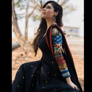 Sherin Instagram - 🖤🖤
Designer - @labelswarupa 
Makeup and hair - @kaviyaartistry_off 
Photographer - @crackjackphotography 
Jewellery - @original_narayanapearls 
#sherin #love #salwar #ethnicwear #cookwithcomali #cookuwithcomali #cwc4 #cookwithcomali4 #vijaytv