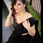 Sherin Instagram - Hello! Costumes - @labelswarupa Hair and makeup - @kaviyaartistry_off Photographer - @sat_narain @shotsbyuv @jascaptures_ @the.portrait.culture @fineshinejewels #blacksaree #love #cookuwithcomali #cookwithcomali #sherin #vijaytv Chennai, India