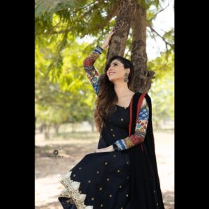 Sherin Instagram - 🖤🖤
Designer - @labelswarupa 
Makeup and hair - @kaviyaartistry_off 
Photographer - @crackjackphotography 
Jewellery - @original_narayanapearls 
#sherin #love #salwar #ethnicwear #cookwithcomali #cookuwithcomali #cwc4 #cookwithcomali4 #vijaytv