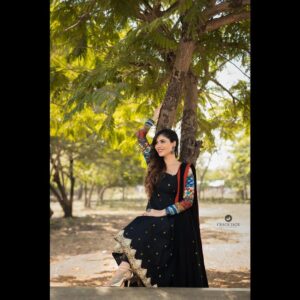 Sherin Instagram - 🖤🖤 Designer - @labelswarupa Makeup and hair - @kaviyaartistry_off Photographer - @crackjackphotography Jewellery - @original_narayanapearls #sherin #love #salwar #ethnicwear #cookwithcomali #cookuwithcomali #cwc4 #cookwithcomali4 #vijaytv