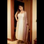 Sherin Instagram – 🤍🤍🤍🤍

Costumes – @labelswarupa 
Photography – @camerasenthil 
Makeup – @jiyamakeupartistry 
Hair – @mani_stylist_ 
 organised  @rrajeshananda 
#sherin #white #salwarsuits #cooking #cwc #cookuwithcomali #cookwithcomali #vijaytelevision