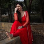 Sherin Instagram – love is insane! Imagine picking one person out of the millions of people and saying ‘everything my heart feels from now on, it feels for you. It skips a beat for you, aches for you, flutters for you and it breaks for you’ 
Love is not perfect, it’s chaotic at best! I wish each and everyone of you will find love that will make you question your reality, love that consumes you and love that gives you a million breathless moments. If you already have it, do not let it go and if you have had it and lost it, you know how the old saying goes – it’s better to have loved and lost, than to never have loved at all. 
Happy Valentine’s Day! 

Photographer – @crackjackphotography 
Designer – @labelswarupa 
Makeup and hair – @kaviyaartistry_off 
Earrings – @original_narayanapearls 
#cookuwithcomali #cwc #tamil #cooking #red #salwarsuits