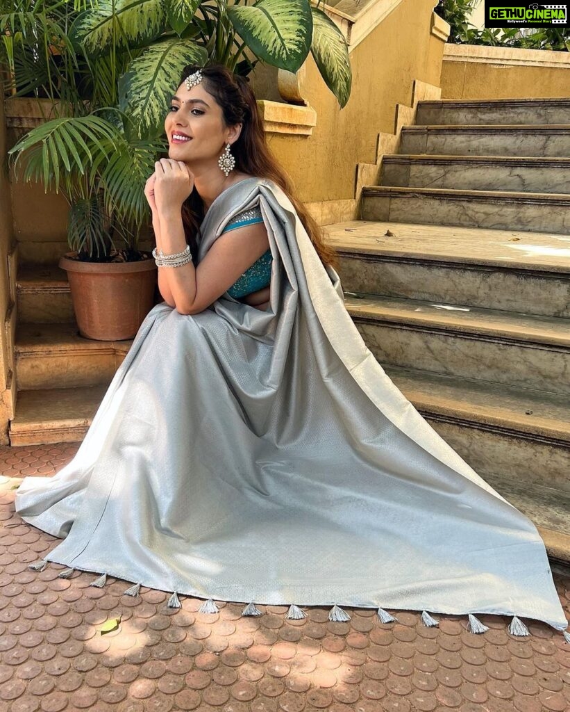 Sherin Instagram - If I were to join a matrimonial site, which pic do you think I should use? 🤔 #sherin #saree #biggboss #ethnicwear #justforlaughs #thisjokeisgoingtobitemeinthe🍑