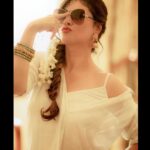 Sherin Instagram - Malipoo goes with everything! Photography - @camerasenthil Makeup - @jiyamakeupartistry Hair - @mani_stylist_ organised by @rrajeshananda #cwc #cwc4 #sherin #cookuwithcomali #cookwithcomali #white #malipoo