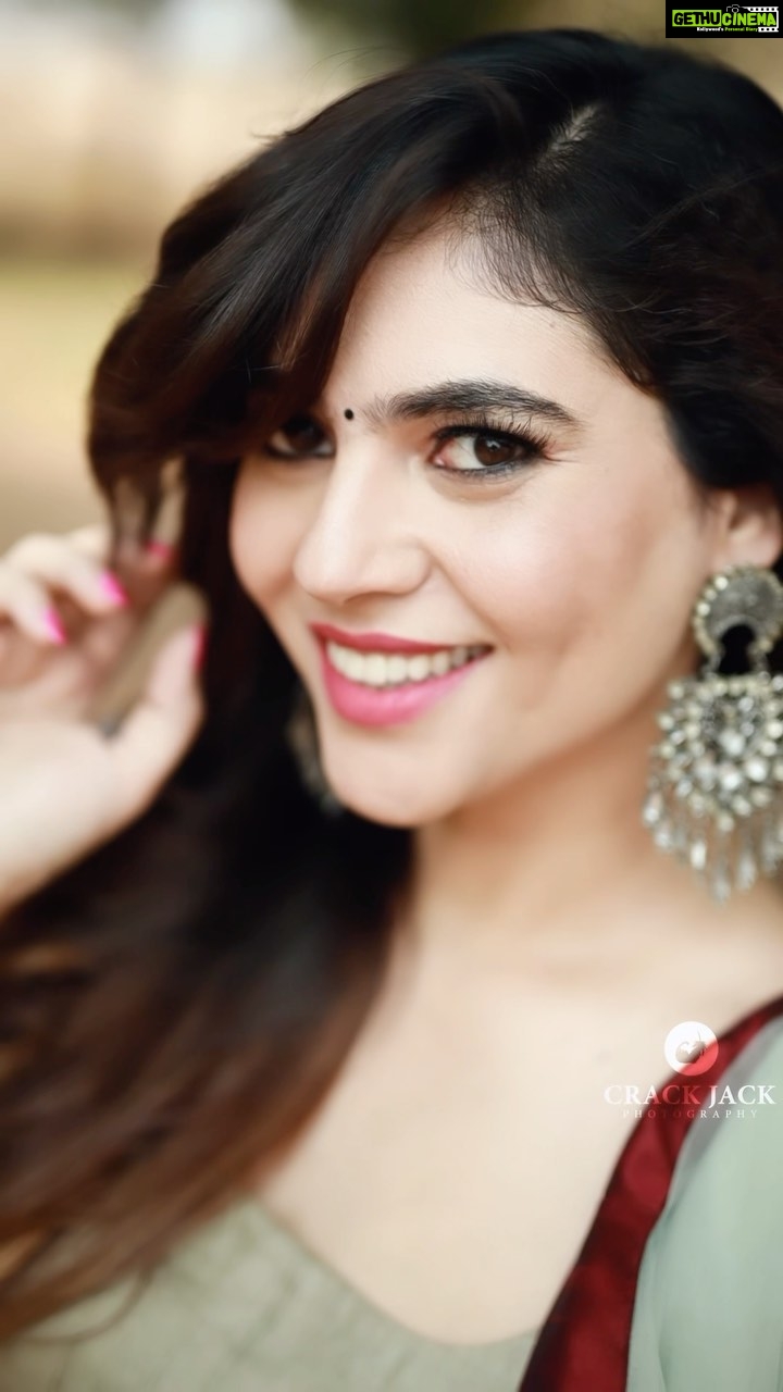 Sherin Instagram - 👩🍳👩🍳 Designer - @labelswarupa Makeup and hair - @kaviyaartistry_off Videography- @crackjackphotography #sherin #cwc4 #cookwithcomali #cookuwithcomali #vijaytelevision