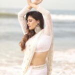 Sherin Instagram – Poseidon loves me and I love him! 
Costumes – @labelswarupa 
Makeup – @jiyamakeupartistry 
Hair – @mani_stylist_ 
Camera – @sat_narain @shotsbyuv @sakthi_fpv @sasi_raaja_thetravelaficionado 
#sherin #white #saree #cookwithcomali #love