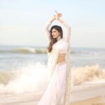 Sherin Instagram - Which song goes well with these pictures? Costumes - @labelswarupa Makeup - @jiyamakeupartistry Hair - @mani_stylist_ Camera - @sat_narain @shotsbyuv @sakthi_fpv @sasi_raaja_thetravelaficionado #sherin #white #saree #cookwithcomali #love Chennai, India