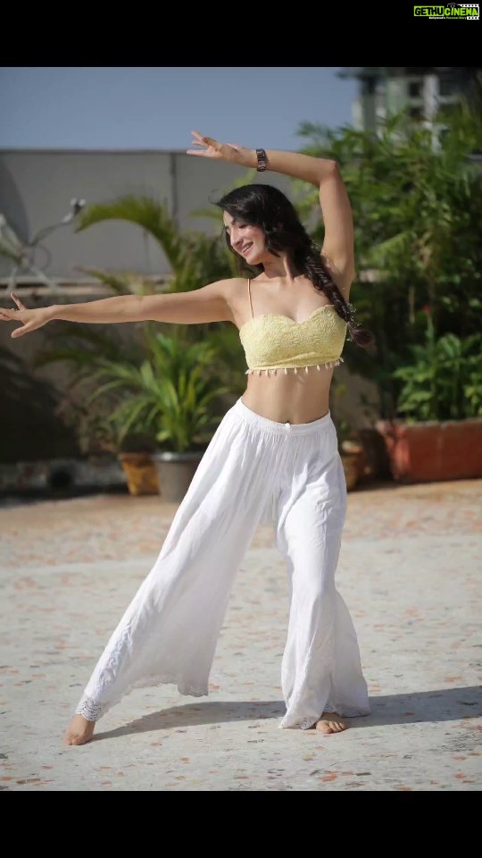 Sherlin Seth Instagram - Dancing to the beat of my own drum 🤍✨🍀 . 📸 By the very talented and super fun photographer @iarijit111 🌼 . . . . . . #sherlinseth #dance #dancereels #forme #foryou #forthegram #explore #explorepage #viralpost #viralreels #bollywood #bollywooddance #tamilactress