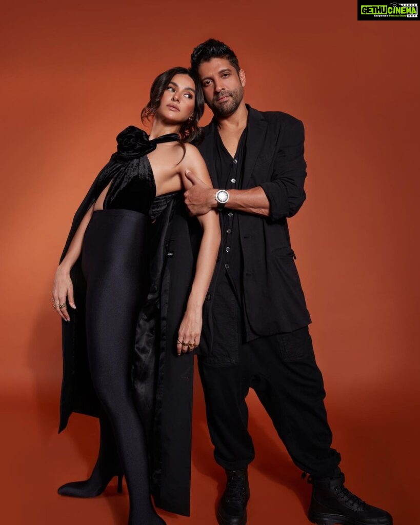 Shibani Dandekar Instagram - 🖤MOST STYLISH COUPLE 🖤 Thank you @hindustantimes @htcity This is an honour for two people that barely leave the house or get out of their pj’s 🤣 @faroutakhtar 🫶🏾 HMU @inherchair @azima_toppo photos by @tanvivoraphotography @balenciaga @magdabutrym @viangevintage #htmoststylishawards #HTMS2023