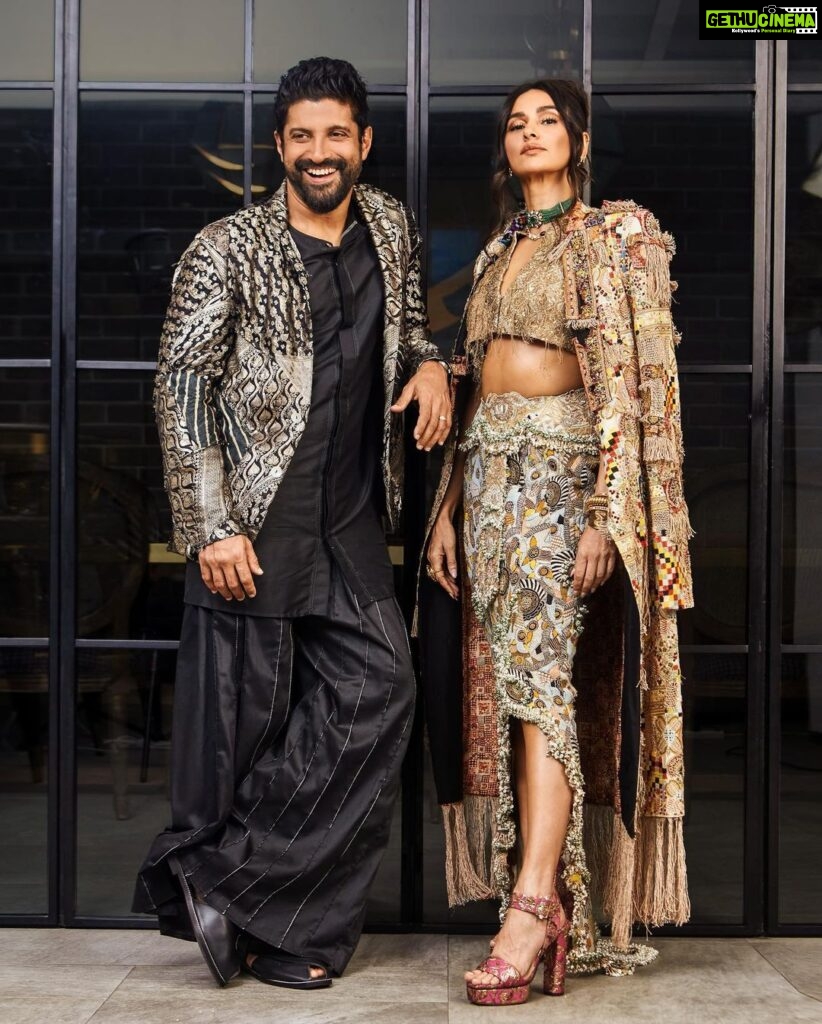 Shibani Dandekar Instagram - What an incredible evening celebrating Indian craftsmanship! Thank you to the Ambanis and @nmacc.india ❤️ The ‘India in Fashion’ exhibit was spectacular! What a night ⭐️ To the incredible team that put these looks together! I have no words ❤️ Thank you for coming through for me Style team extraordinaire @divyakdsouza with @punya.bh @fusionandfashion07 ⭐️ Fabulous HMU @inherchair assisted by @azima_toppo ⭐️ Outfit @anamikakhanna.in ⭐️ Jewellery @golecha_jewels Shoes @jimmychoo @id8mediasolutions On Farhan: Makeup - @swapnil_pathare Custom look by @urvashikaur Custom sandals by @aprajitatoor Photography @asusualunusual