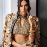 Shibani Dandekar Instagram - What an incredible evening celebrating Indian craftsmanship! Thank you to the Ambanis and @nmacc.india ❤️ The ‘India in Fashion’ exhibit was spectacular! What a night ⭐️ To the incredible team that put these looks together! I have no words ❤️ Thank you for coming through for me Style team extraordinaire @divyakdsouza with @punya.bh @fusionandfashion07 ⭐️ Fabulous HMU @inherchair assisted by @azima_toppo ⭐️ Outfit @anamikakhanna.in ⭐️ Jewellery @golecha_jewels Shoes @jimmychoo @id8mediasolutions On Farhan: Makeup - @swapnil_pathare Custom look by @urvashikaur Custom sandals by @aprajitatoor Photography @asusualunusual