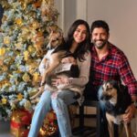 Shibani Dandekar Instagram - Merry Xmas from mine to yours @faroutakhtar #JimmyAkhtar #TysonAkhtar 🌲❤️⭐️