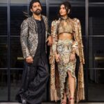 Shibani Dandekar Instagram - What an incredible evening celebrating Indian craftsmanship! Thank you to the Ambanis and @nmacc.india ❤️ The ‘India in Fashion’ exhibit was spectacular! What a night ⭐️ To the incredible team that put these looks together! I have no words ❤️ Thank you for coming through for me Style team extraordinaire @divyakdsouza with @punya.bh @fusionandfashion07 ⭐️ Fabulous HMU @inherchair assisted by @azima_toppo ⭐️ Outfit @anamikakhanna.in ⭐️ Jewellery @golecha_jewels Shoes @jimmychoo @id8mediasolutions On Farhan: Makeup - @swapnil_pathare Custom look by @urvashikaur Custom sandals by @aprajitatoor Photography @asusualunusual