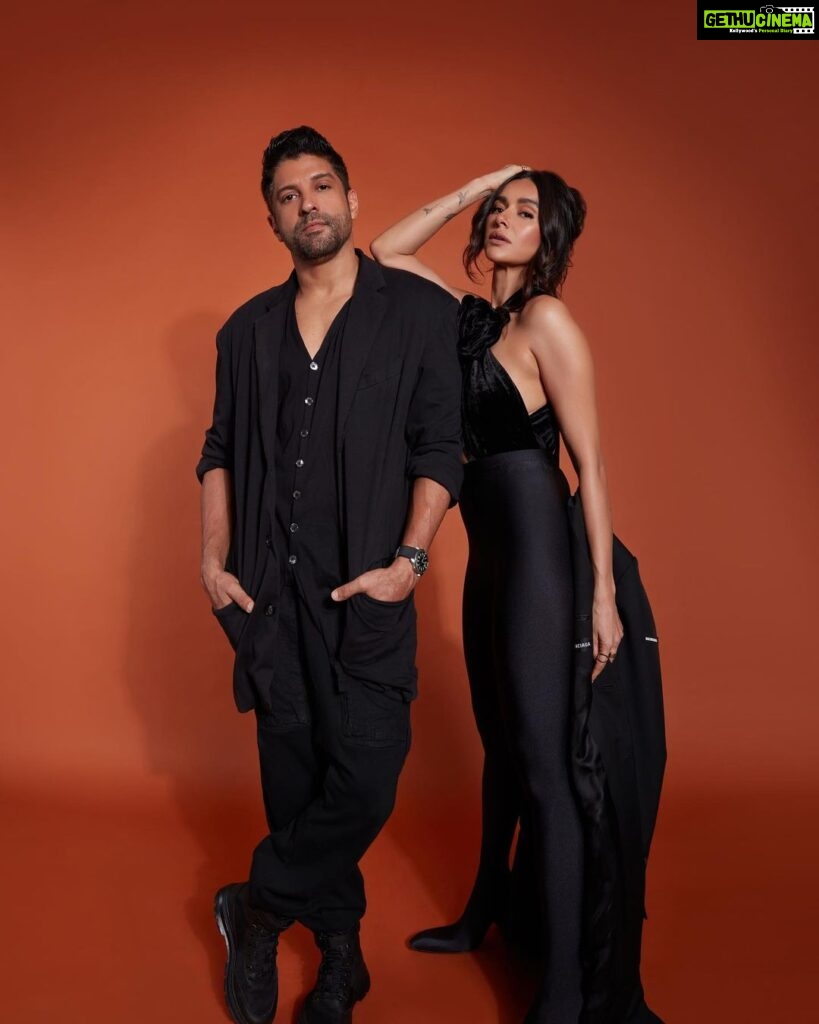 Shibani Dandekar Instagram - 🖤MOST STYLISH COUPLE 🖤 Thank you @hindustantimes @htcity This is an honour for two people that barely leave the house or get out of their pj’s 🤣 @faroutakhtar 🫶🏾 HMU @inherchair @azima_toppo photos by @tanvivoraphotography @balenciaga @magdabutrym @viangevintage #htmoststylishawards #HTMS2023