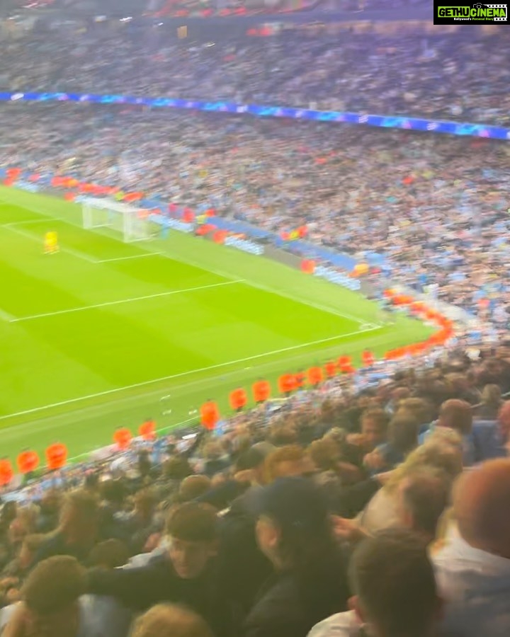 Shibani Dandekar Instagram - There is just nothing like sport! To witness people come together in support of their team is pure magic! The energy in the stadium last night was electric! What an experience and what a game! ManCity you were 🫶🏾 all the best in Istanbul! photos by the greatest @sebporter Thank you 💙 @etihad #etihad @mancity #mancity outfit by my girl @kanikagoyallabel @goyalkanika 🤍 Farhan’s Coat @sshomme Shoes @dmodotofficial