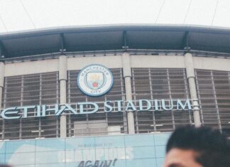 Shibani Dandekar Instagram - There is just nothing like sport! To witness people come together in support of their team is pure magic! The energy in the stadium last night was electric! What an experience and what a game! ManCity you were 🫶🏾 all the best in Istanbul! photos by the greatest @sebporter Thank you 💙 @etihad #etihad @mancity #mancity outfit by my girl @kanikagoyallabel @goyalkanika 🤍 Farhan’s Coat @sshomme Shoes @dmodotofficial