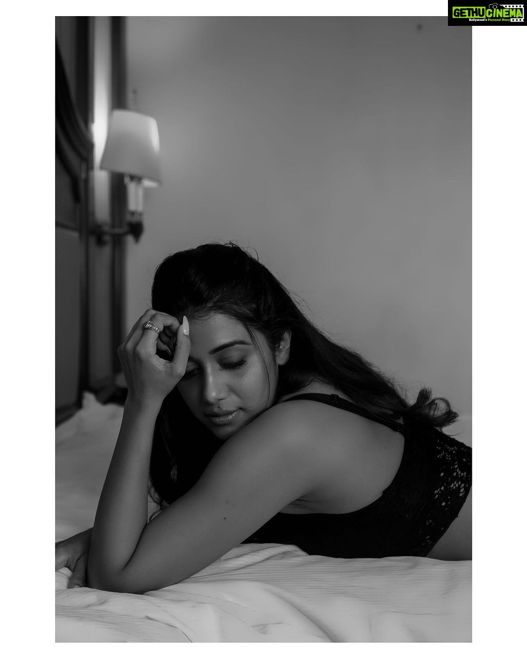 Shilpa Manjunath Instagram - Swipe right๐ ๐ธ@you_and_i_studios ๐@saranyamakeoverartistry hair @viji_makeover @riyacast