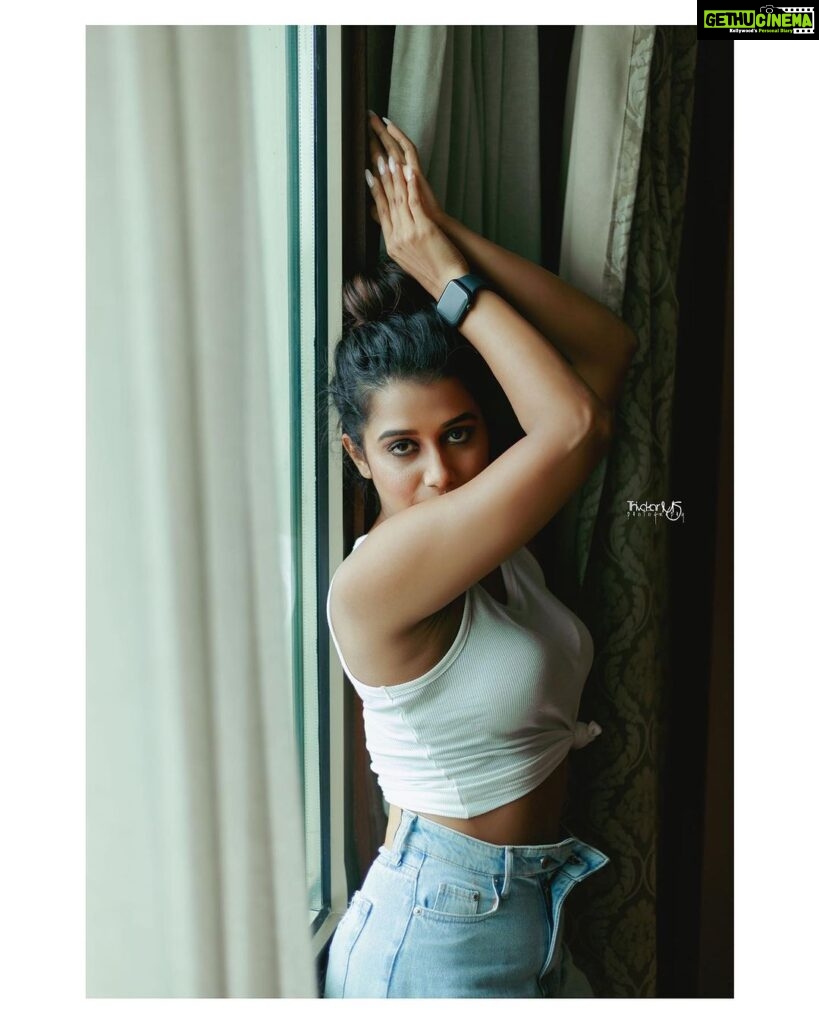 Shilpa Manjunath Instagram - 🖤🖤🖤 Production : @mani_aka_mak @karthikrengaraj @makmediaandentertainment Mua : @teddy_palette Shot by @thivakar.photo Hair : @sujitha_mua