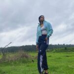 Shilpa Manjunath Instagram – freeze time and unveil the wonders of this breathtaking scenery😍
#capturingmoments