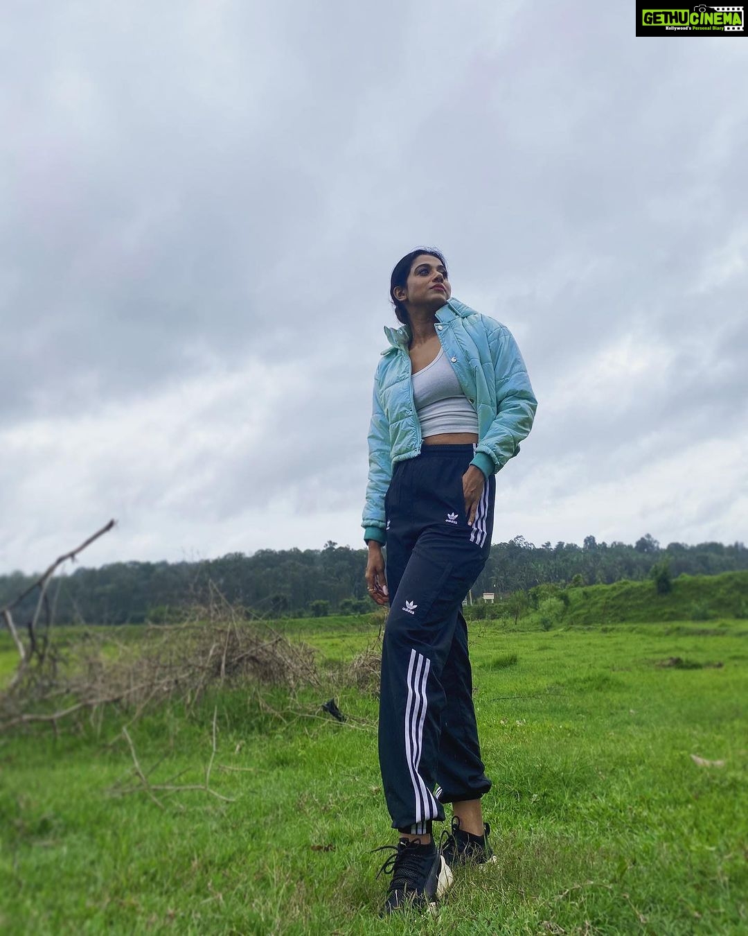 Shilpa Manjunath Instagram - freeze time and unveil the wonders of this breathtaking scenery😍 #capturingmoments